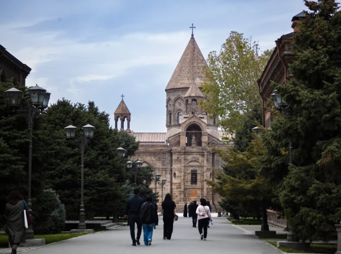 Эчмиадзин — сердце армянского мира: наследие и современность армянской храмовой архитектуры